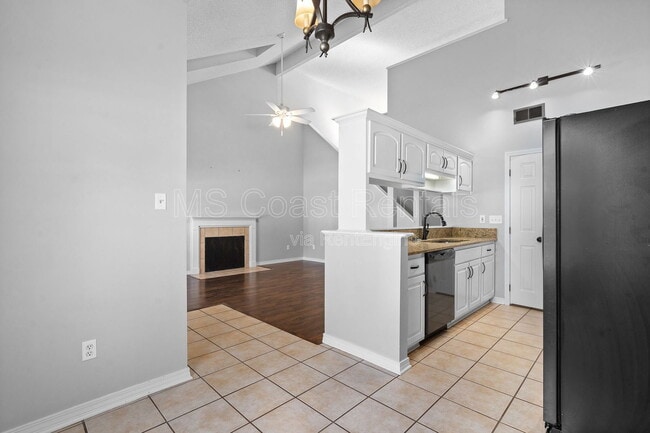 Building Photo - 12206 Breezeway Cir