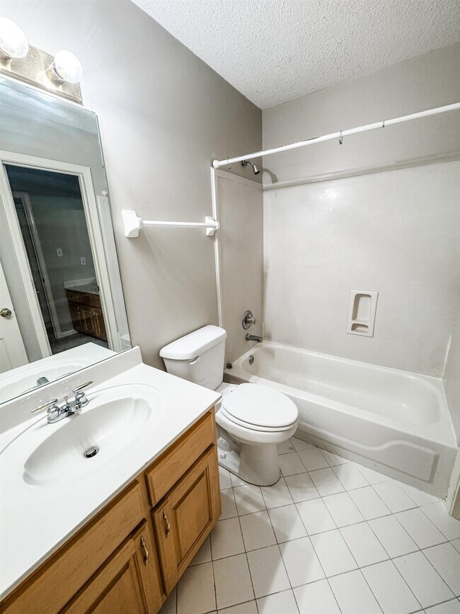 Building Photo - 454 Bowling Brooke Dr