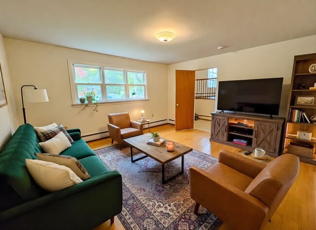 Building Photo - 3 Bedroom 1.5 Bathroom in Harrisburg -Cent...