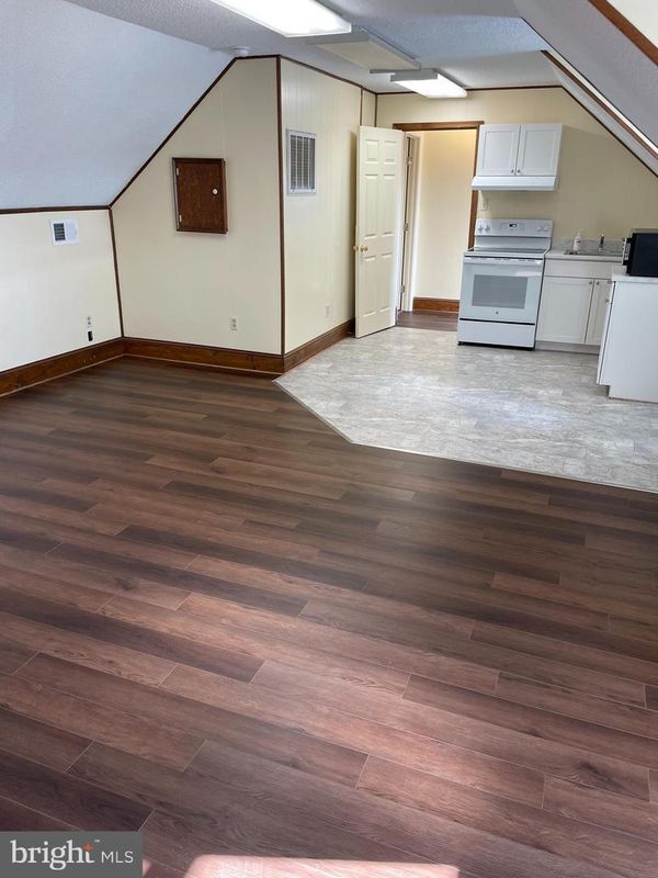 Building Photo - 519 Winchester Ave