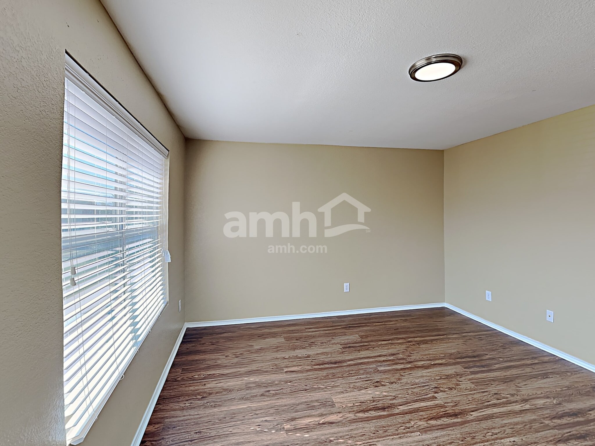 Building Photo - 8505 Hawkview Dr