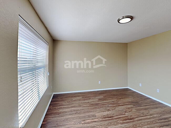 Building Photo - 8505 Hawkview Dr