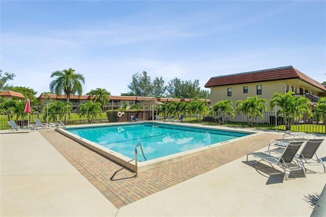 Building Photo - 21915 Lake Forest Cir