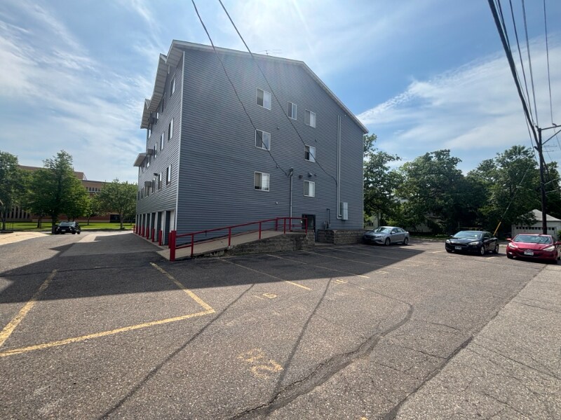 Building Photo - 627 5th Ave S