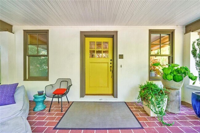 Building Photo - 868 Rosedale Rd NE