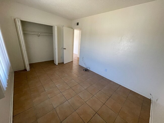 Building Photo - Two Bedroom With A/C, Fenced Yard and Wash...