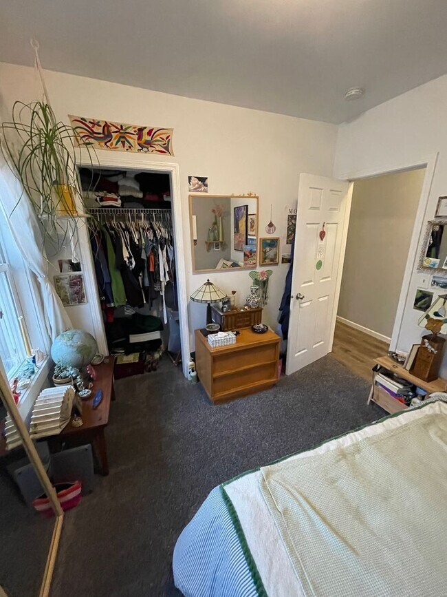 Building Photo - 2317 W 9th St