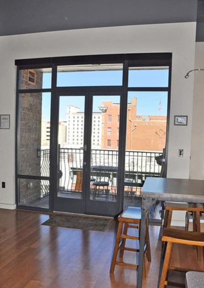 Building Photo - Gold Street Condo 4th Floor 2/bd 2/ba