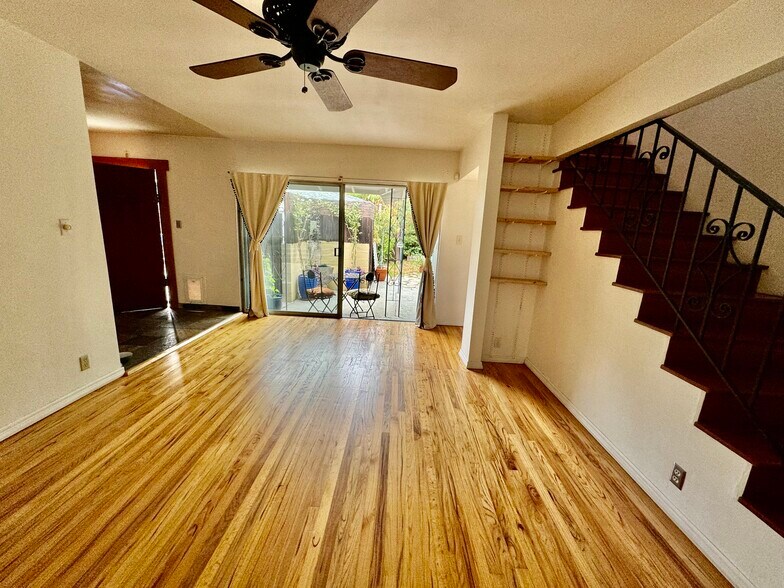 Den - 3243 Mountain View Ave
