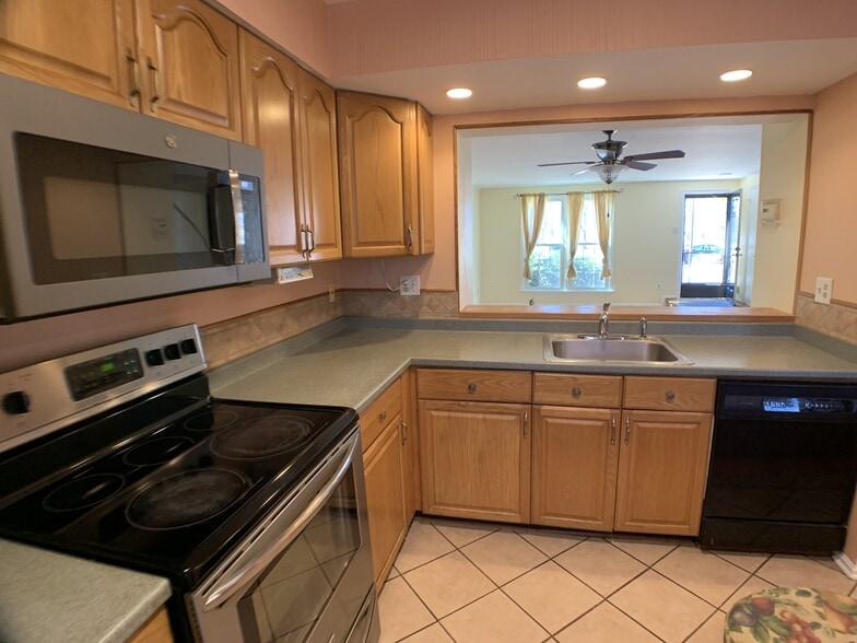 Building Photo - 14233 Oakpointe Dr