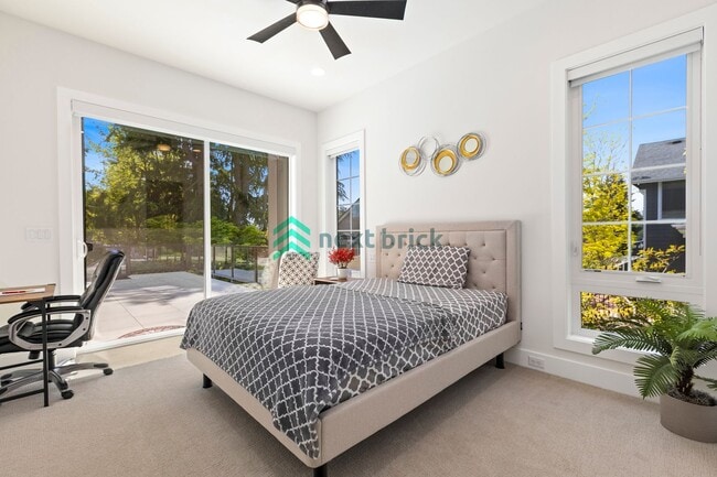 Building Photo - Luxury Meets Innovation | Stunning 5Bed, 5...