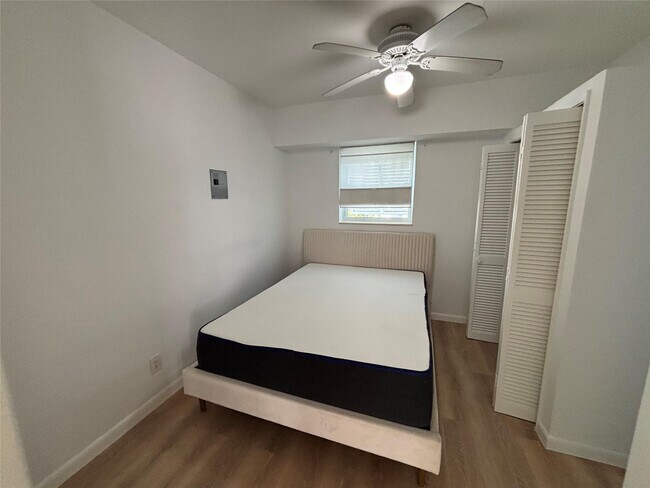 Building Photo - 1315 SE 2nd St