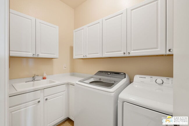 Building Photo - 88 Vía Las Flores