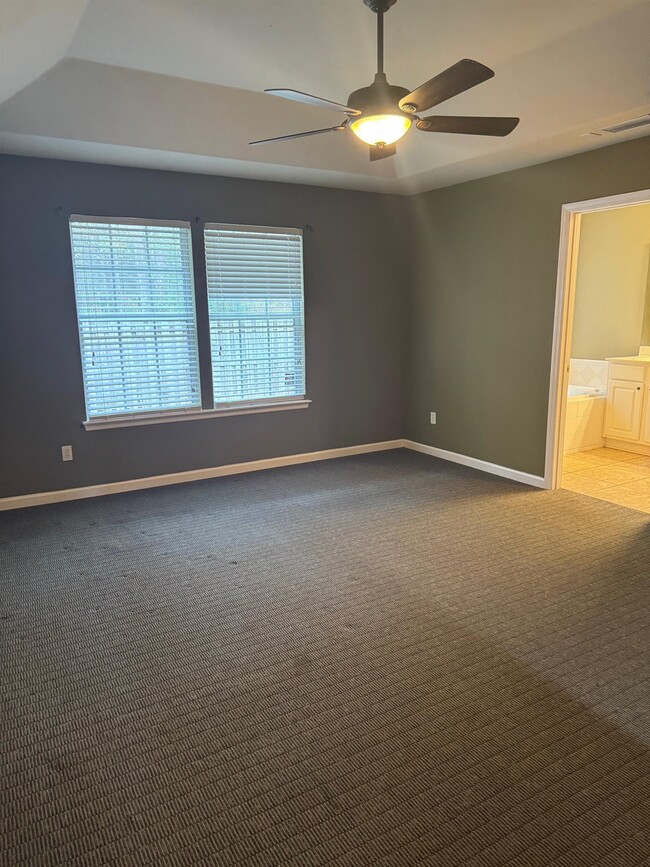 Building Photo - 2186 Heathrow Dr