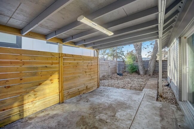 Building Photo - 2507 Rogge Ln