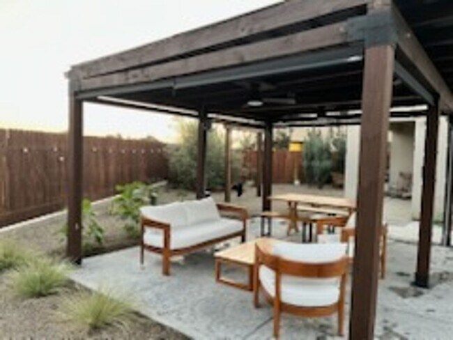 Building Photo - Beautiful home for rent in gated community in Visalia!