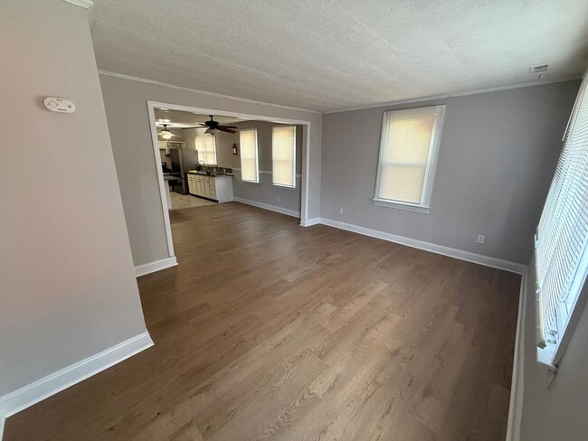 Building Photo - Beautiful 3 Bedroom Spacious house for Ren...