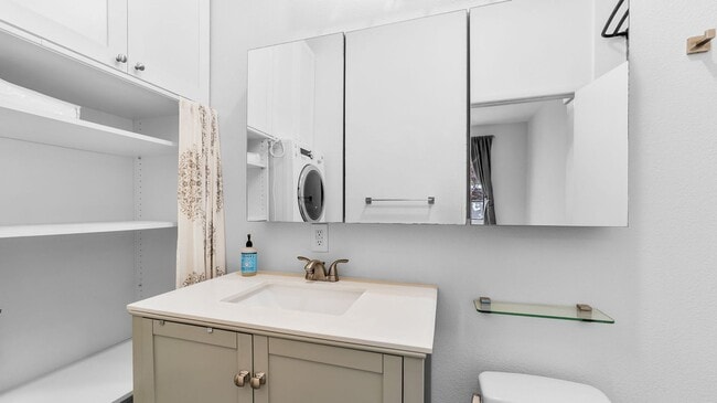 Building Photo - Beautiful 2Br/2Ba Townhome In Little Italy With Views Of The Bay! 3D Tour Link in Description Below!