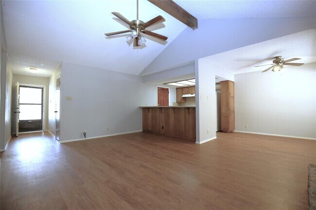 Building Photo - 1902 Garden Villa Dr