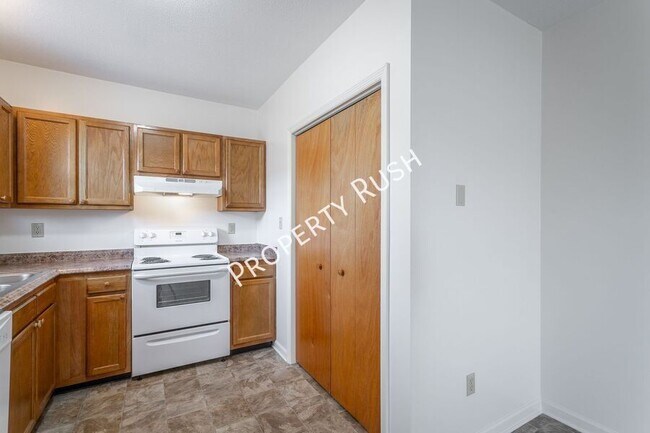 Building Photo - 420 Hedgewood Dr