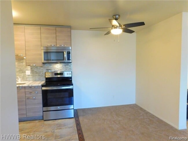 Building Photo - 805 Plate St