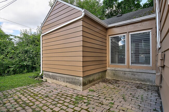 Building Photo - 2911 Shroyer Rd