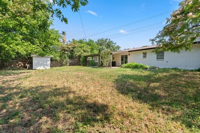 Building Photo - 1200 Ash Dr