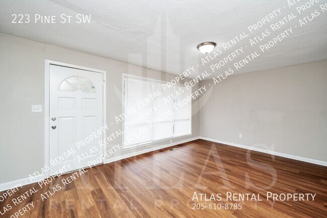 Building Photo - 223 Pine St SW