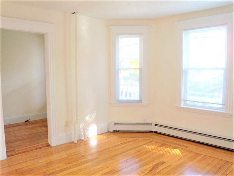 Building Photo - 40 Linden Ave