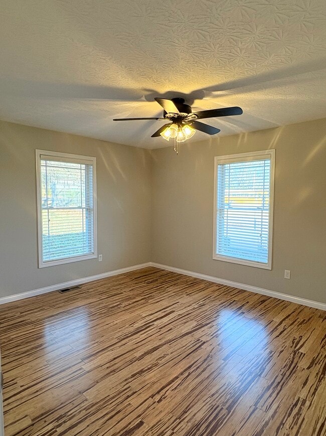 Building Photo - 968 Brookwood Dr