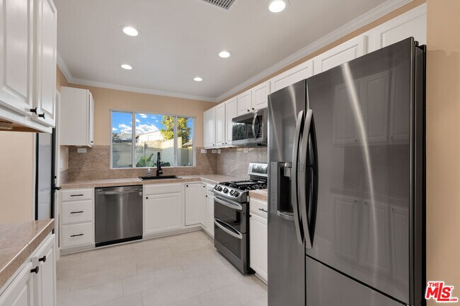 Building Photo - 6677 W 88th St