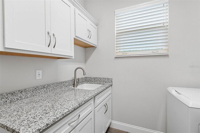 Building Photo - 15 Sandpiper Ln