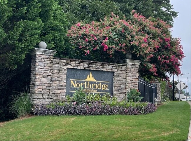 Building Photo - 1652 Northridge Dr
