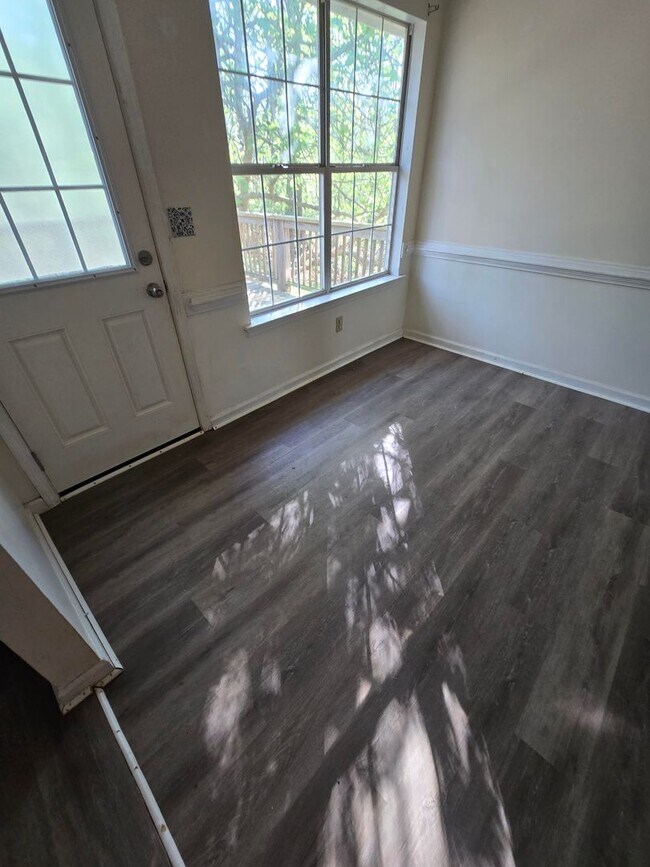 Building Photo - 5-30