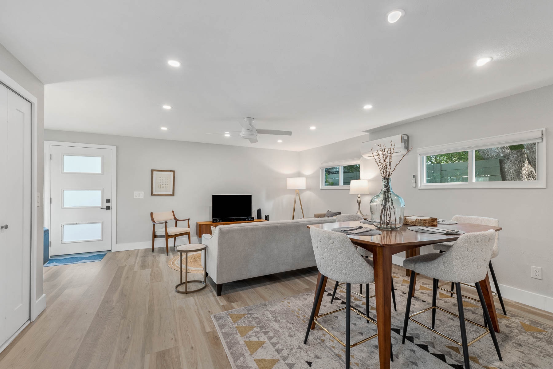 Building Photo - 228 E Harding St