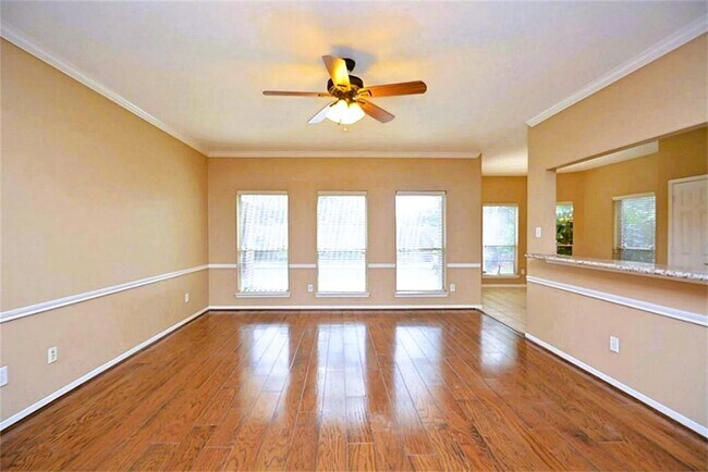 Building Photo - 21523 Santa Clara Dr