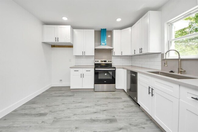 Building Photo - 14223 Ella Lee Ln