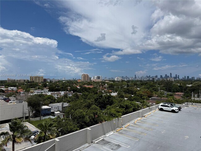Building Photo - 2665 SW 37th Ave