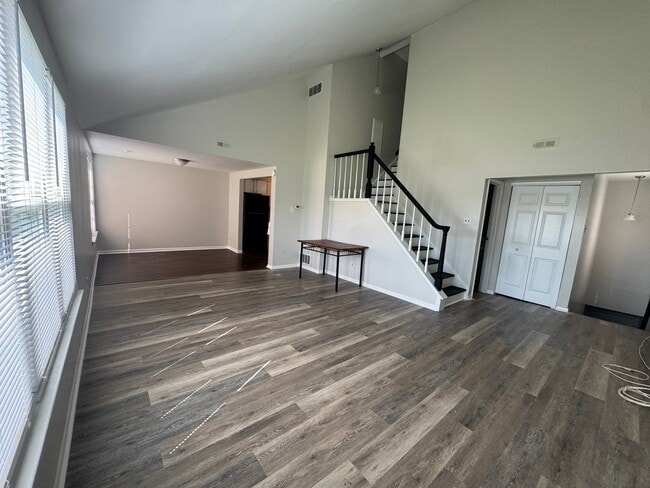 Building Photo - 135 Chaucer Rd