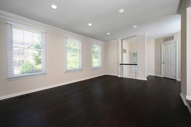 Building Photo - Spacious Bright and Beautiful End Unit Tow...