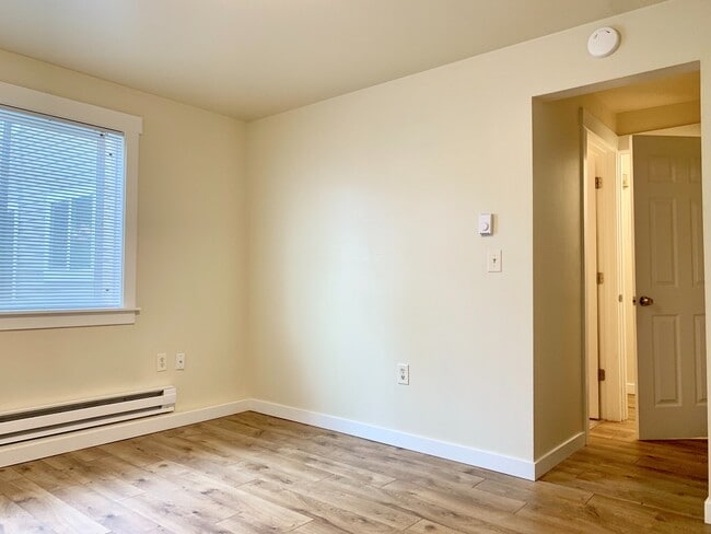 Building Photo - 3441 23rd Ave W