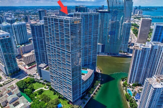 Building Photo - 495 Brickell Ave
