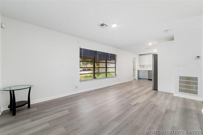 Building Photo - 1273 NE 37th St