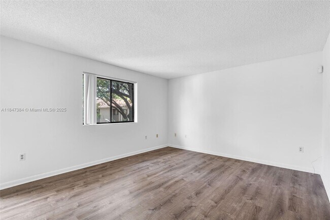 Building Photo - 3229 Coral Lake Dr