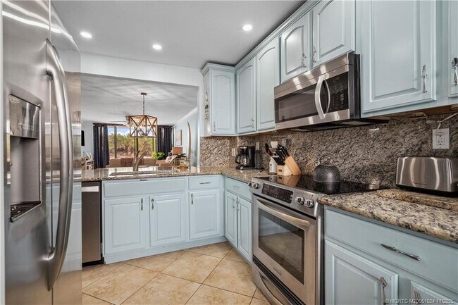 Building Photo - 10680 S Ocean Dr