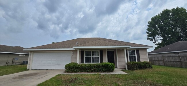 Primary Photo - Single Family Home in Grandview