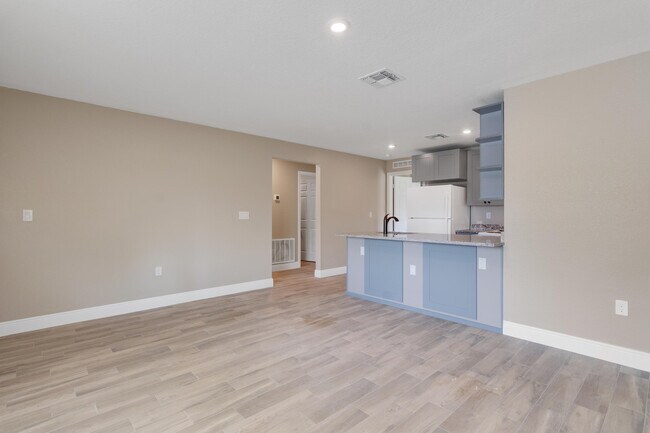 Building Photo - 1106 Avenue E