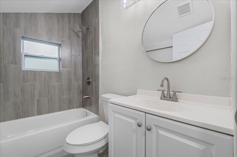 Building Photo - 1906 E Ida St