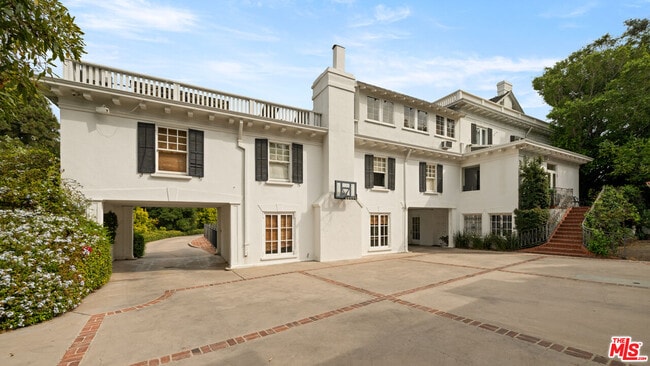 Building Photo - 1006 N Crescent Dr