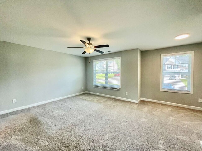 Building Photo - Spacious 4 Bedroom, 2 And A Half Bath Nest...
